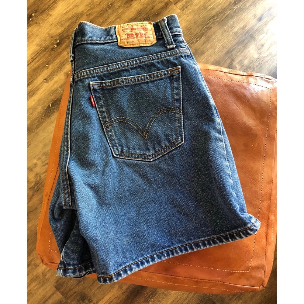 Levis 550 Dark Wash Shorts ☀️